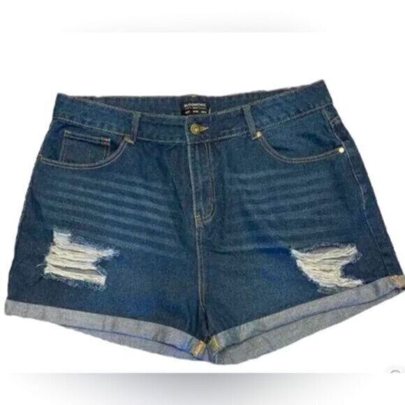 NWT BloomChic Plus Size Jean Shorts Distressed Cuff 3” Hem - Size 20 - Picture 1 of 4